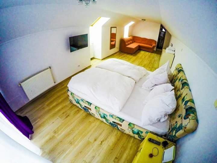Casa Germana Hotel Lupeni  Buitenkant foto
