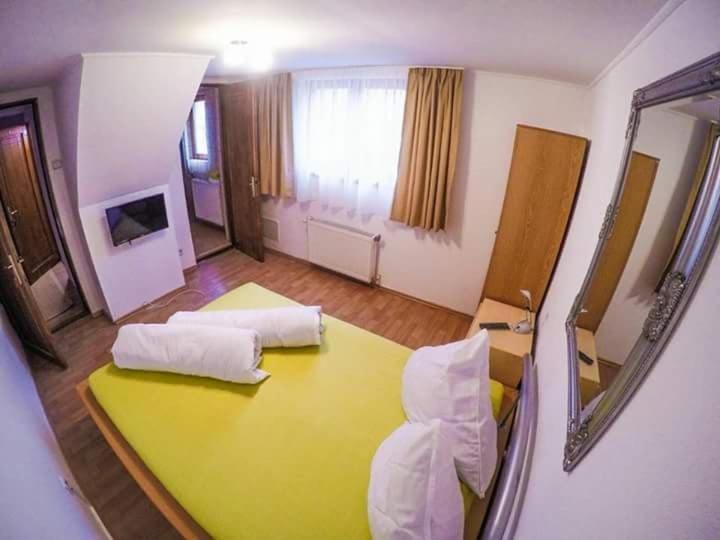 Casa Germana Hotel Lupeni  Buitenkant foto