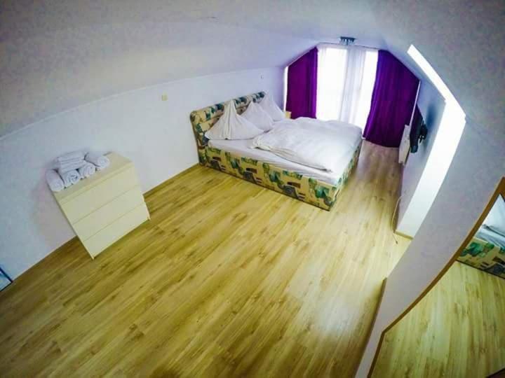 Casa Germana Hotel Lupeni  Buitenkant foto