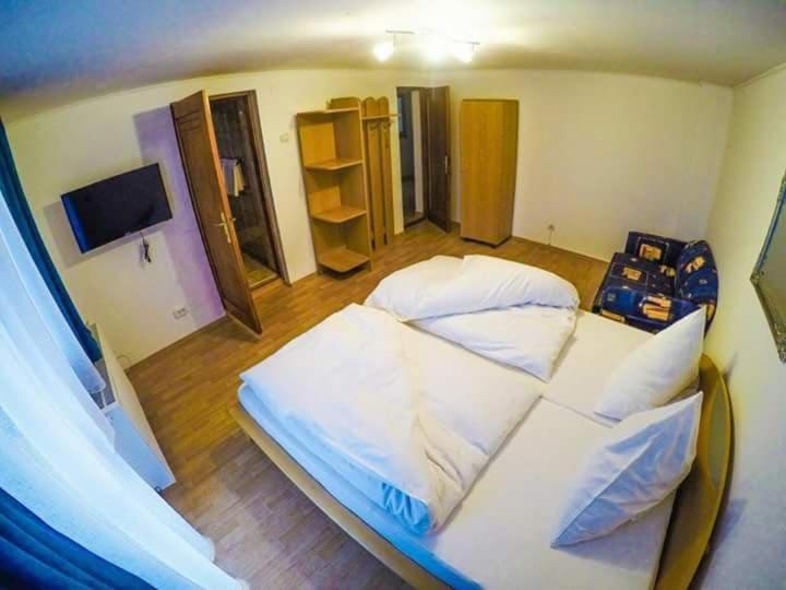 Casa Germana Hotel Lupeni  Buitenkant foto