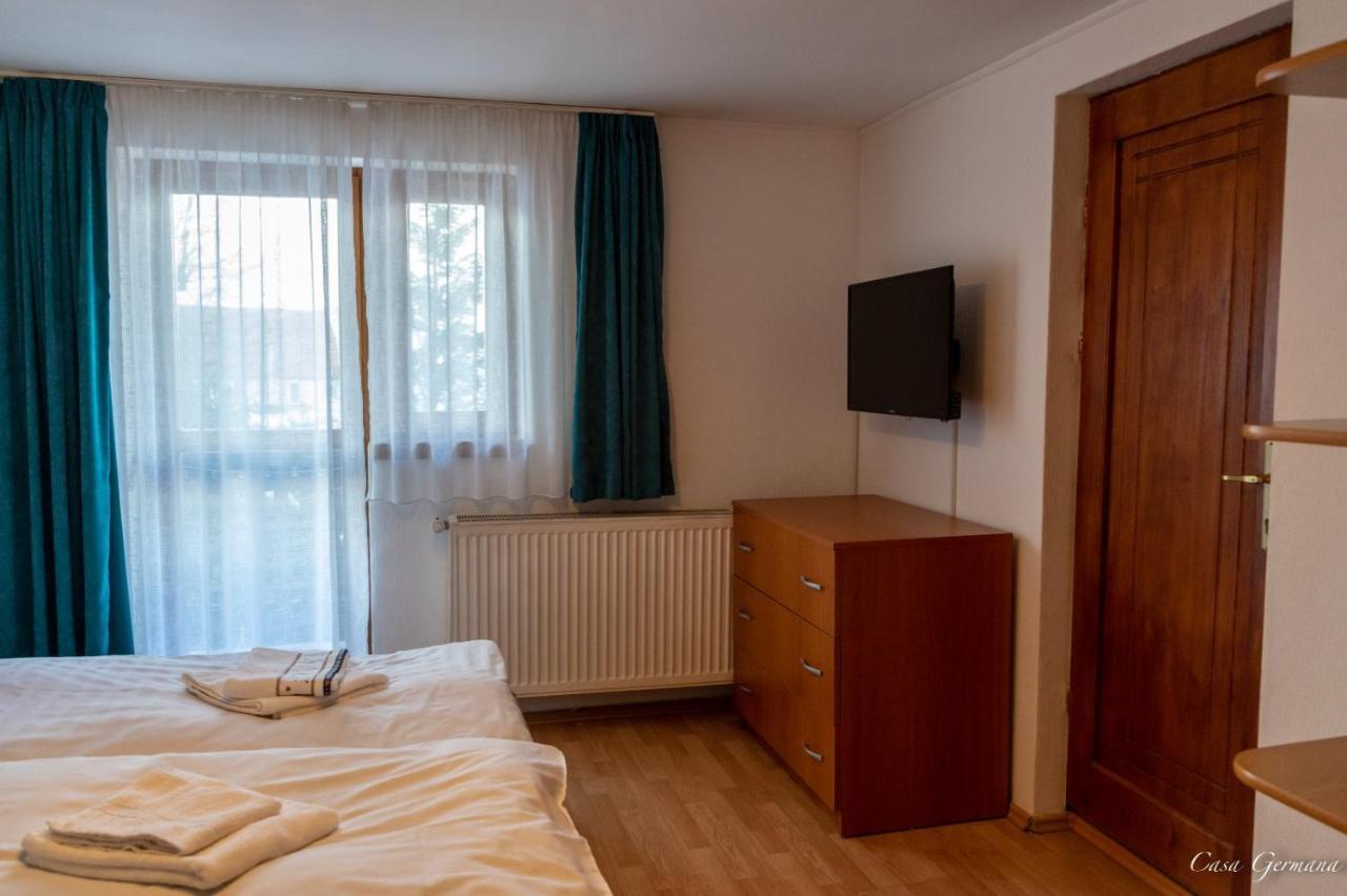 Casa Germana Hotel Lupeni  Buitenkant foto