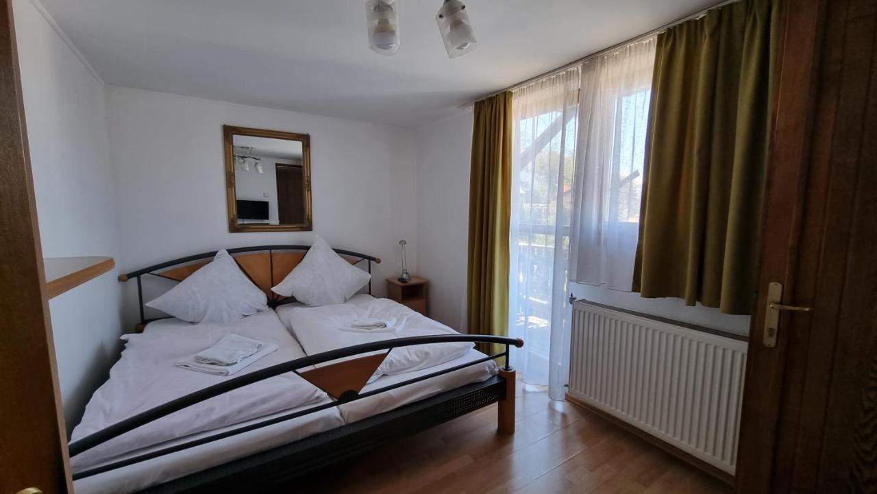 Casa Germana Hotel Lupeni  Buitenkant foto
